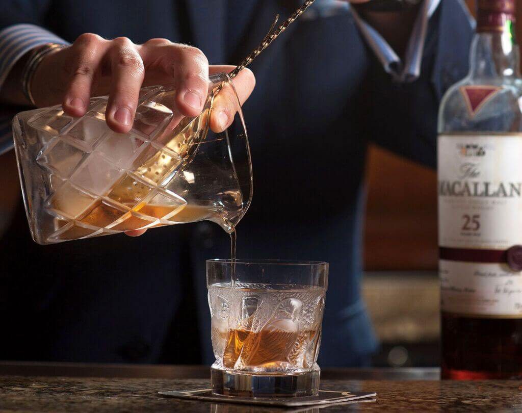 Thưởng thức rượu Macallan 25 năm