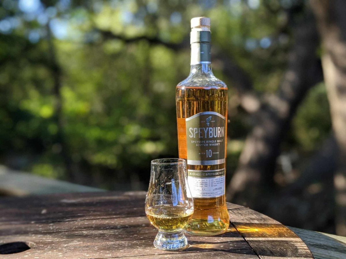 Speyburn 10 years thu hút vị giác bởi vị cam, kẹo bơ cứng, bơ và vani cùng với một kết thúc dài đầy ngọt ngào lưu luyến nơi đầu môi.