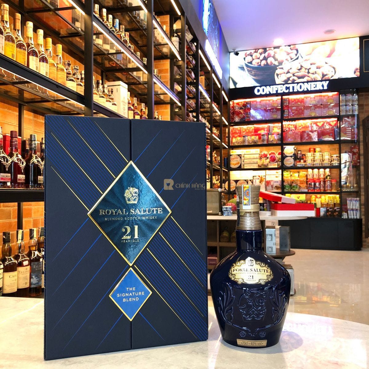 Hình chụp Chivas 21 Hop Qua Tet 2020 tại showroom RuouTayChinhHang.com