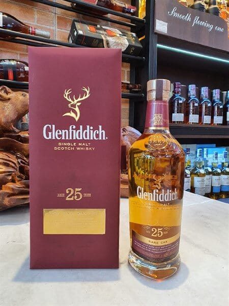 Hình 3. Hình ảnh thực tế của Glenfiddich 25 Rare Oak