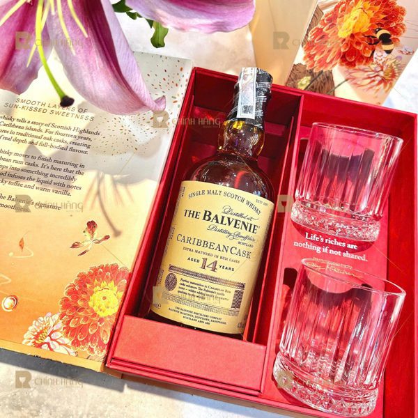 Hộp quà Balvenie 14 Tết 2027 kèm túi giấy và hai ly pha lê