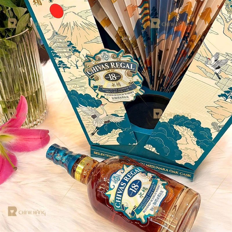 Hộp quà Chivas 18 Mizunara Tết 2027 mở kiểu sách
