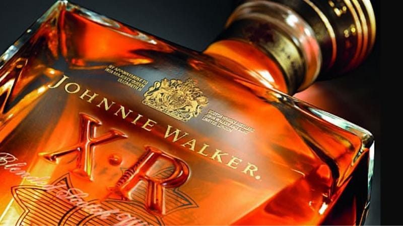 johnnie-walker-xr-21-nam-hop-qua-tet-2023-meo-vang-don-xuan-3