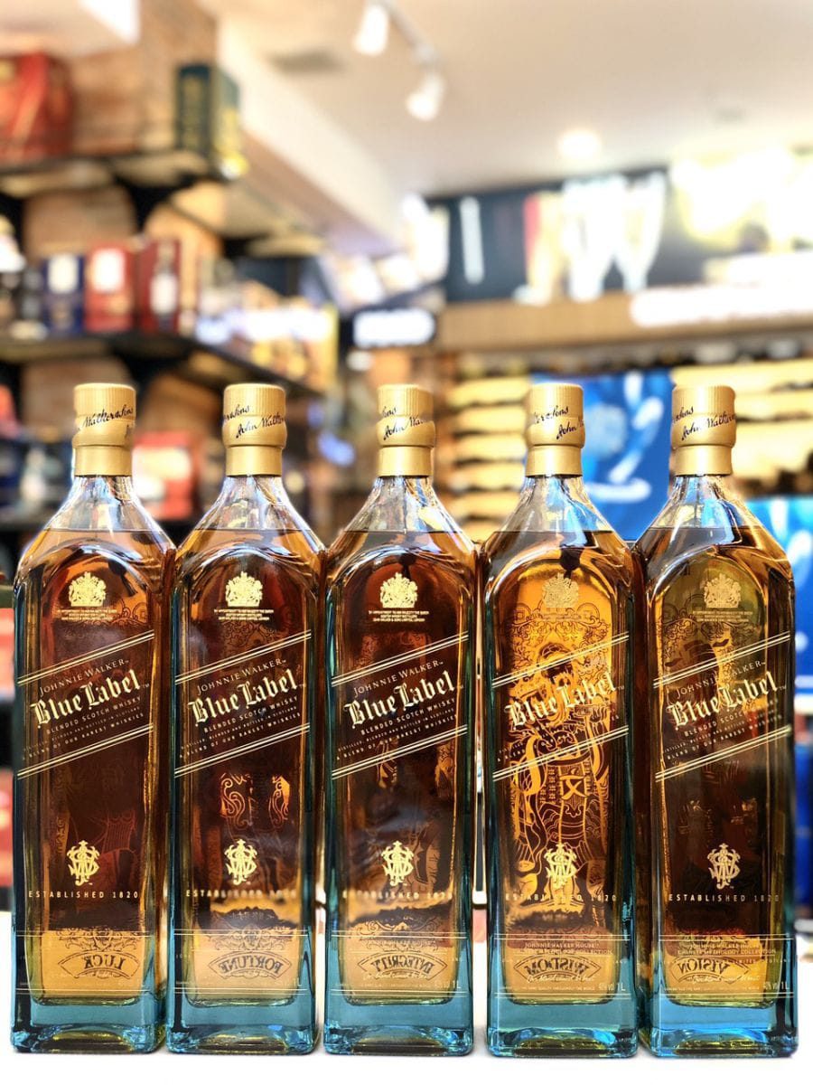 RƯỢU JOHNNIE WALKER BLUE LABEL FIVE GODS OF WEALTH - NGŨ LỘ THẦN TÀI MẶT SAU RƯỢU JOHNNIE WALKER BLUE LABEL FIVE GODS OF WEALTH - NGŨ LỘ THẦN TÀI MẶT SAU