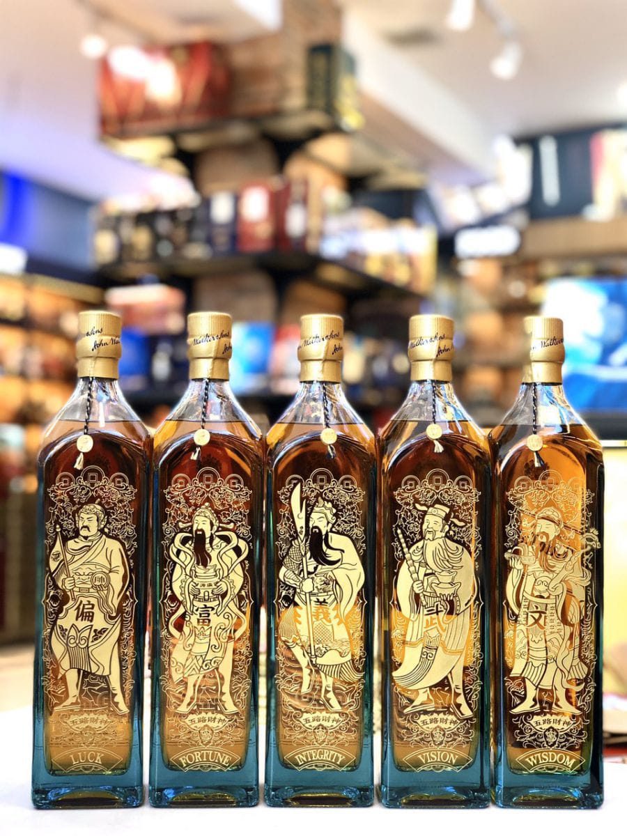RƯỢU JOHNNIE WALKER BLUE LABEL FIVE GODS OF WEALTH - NGŨ LỘ THẦN TÀI RƯỢU JOHNNIE WALKER BLUE LABEL FIVE GODS OF WEALTH - NGŨ LỘ THẦN TÀI