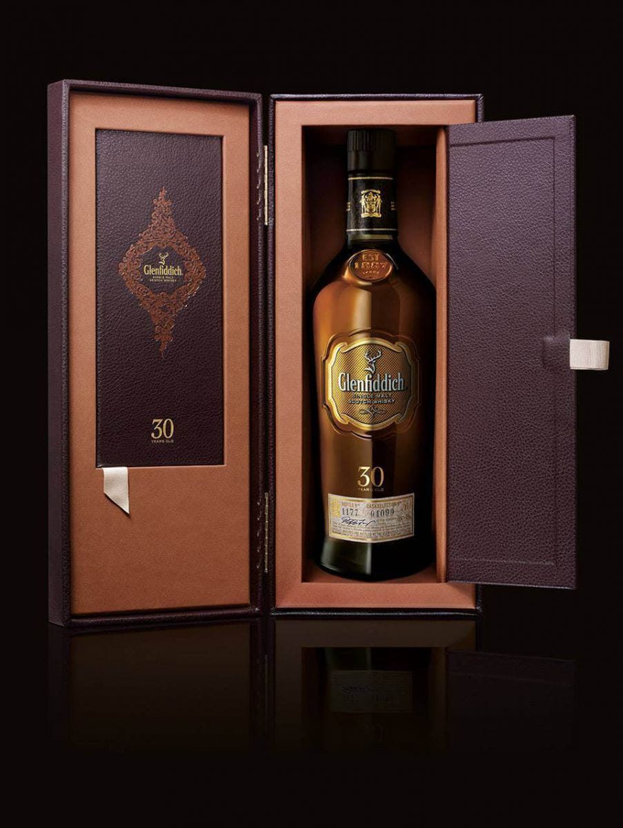Hình 2. Thiết kế đơn giản nhưng không làm mất đi giá trị vốn có của dòng Whisky quý hiếm