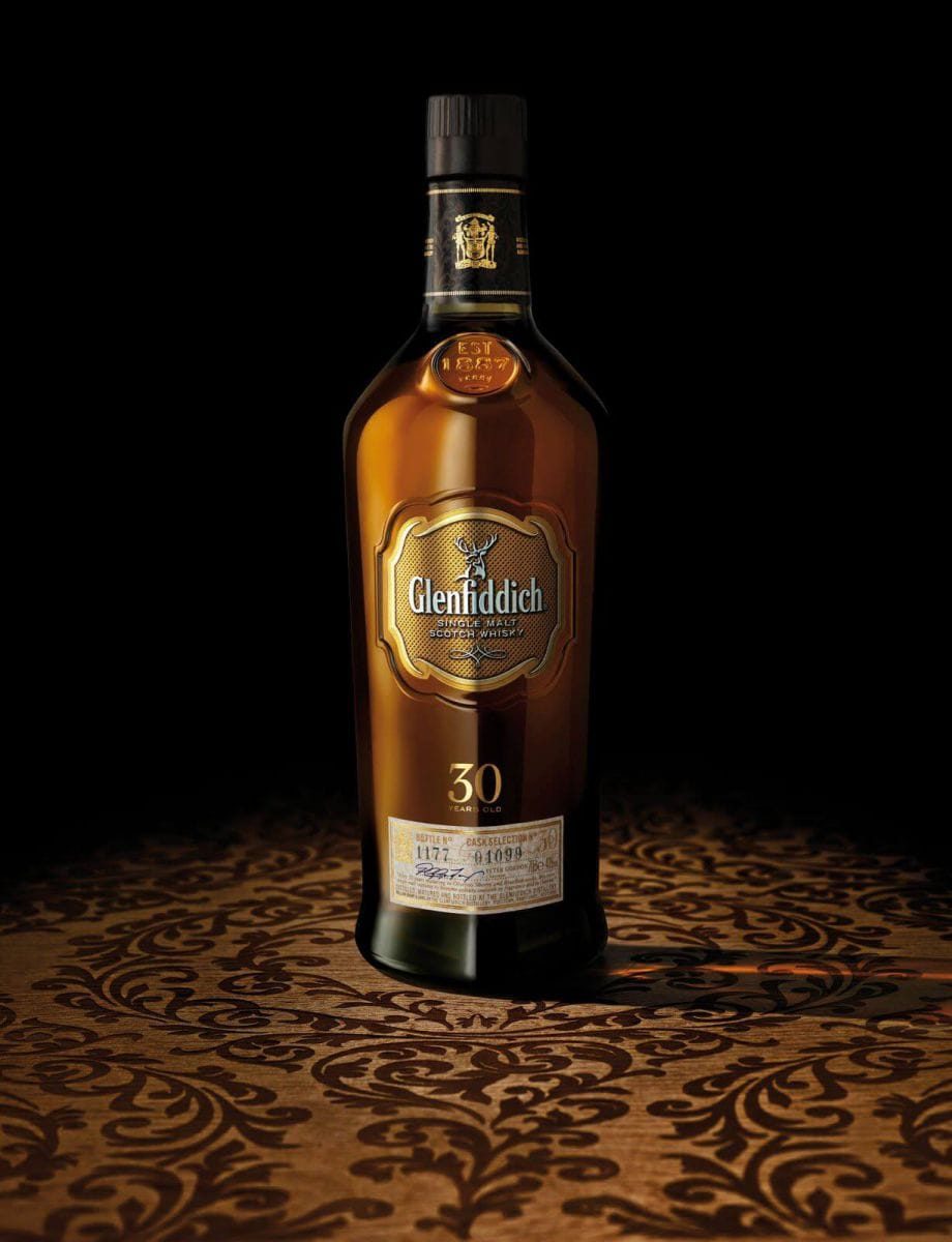 Hình 3. Mỗi chai rượu Glenfiddich 30 đều có mã số riêng biệt