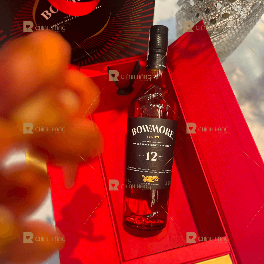 Bowmore 12 Năm The Original Islay - Hộp Quà Tết 2026 700 ml - hình mô tả 2