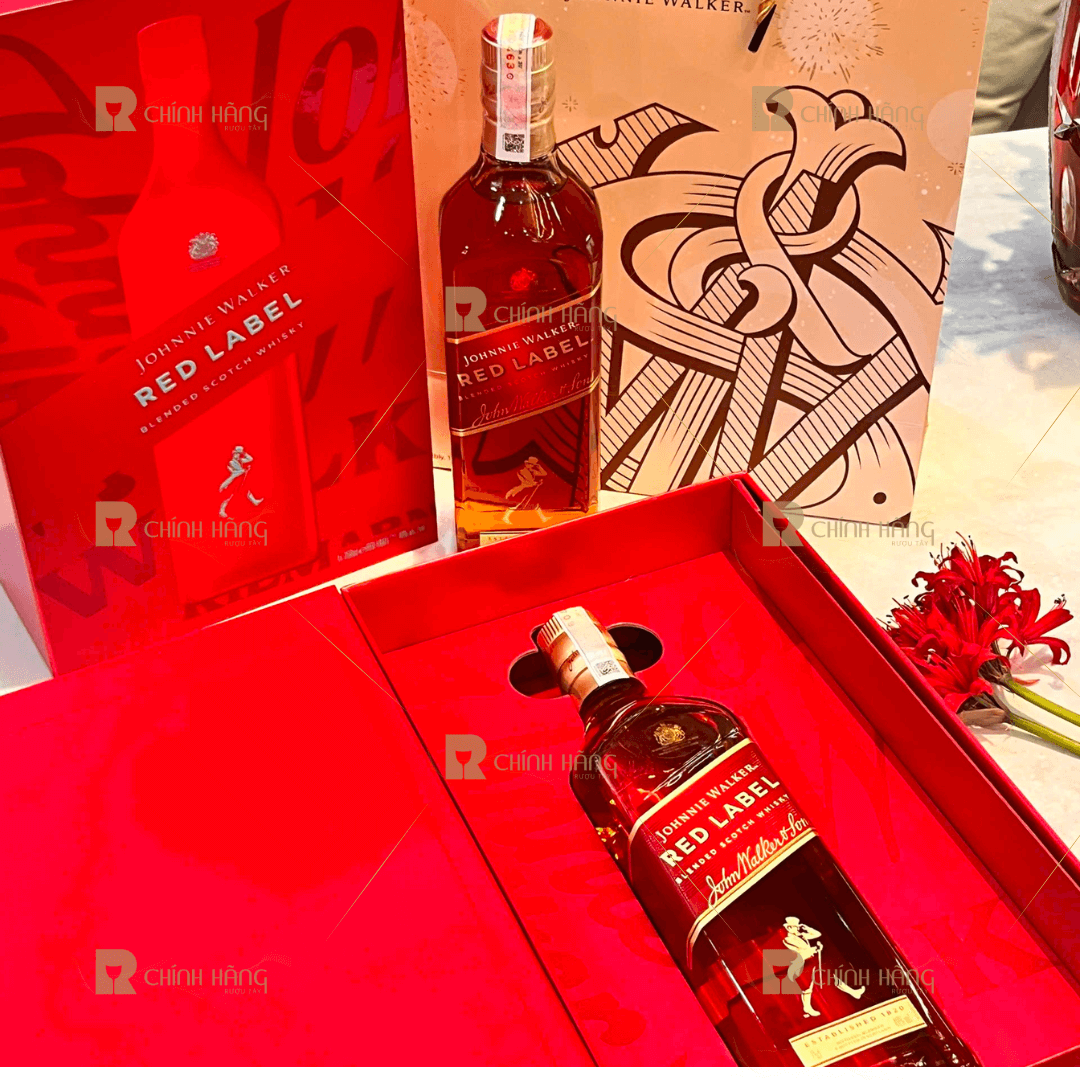 Johnnie Walker Red Label - Hộp Quà Tết 2026 700 ml - hình mô tả 2