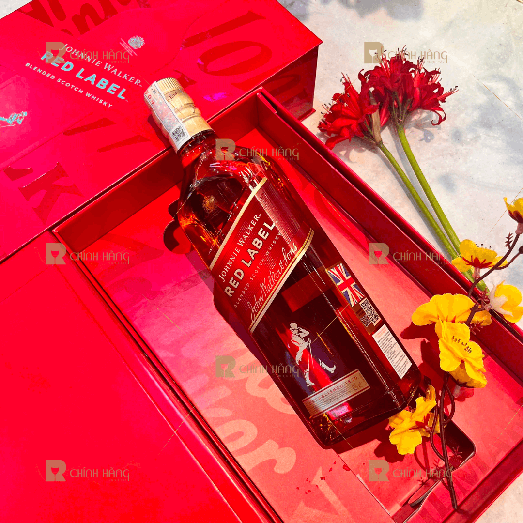 Johnnie Walker Red Label - Hộp Quà Tết 2026 700 ml - hình mô tả 2