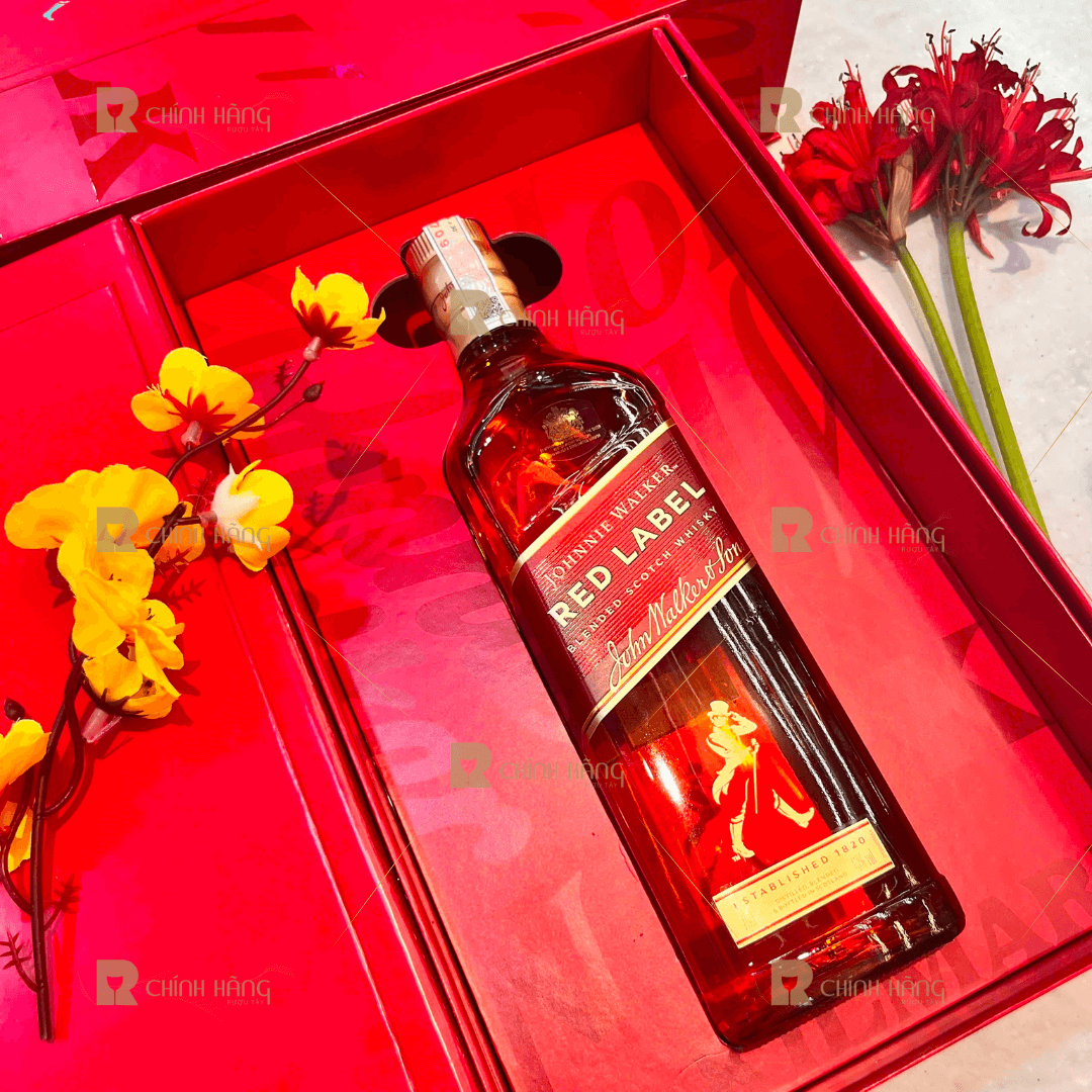 Johnnie Walker Red Label - Hộp Quà Tết 2026 700 ml - hình mô tả 2