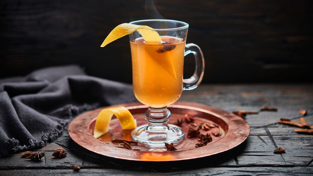 Cách pha chế cocktail Hot Toddy