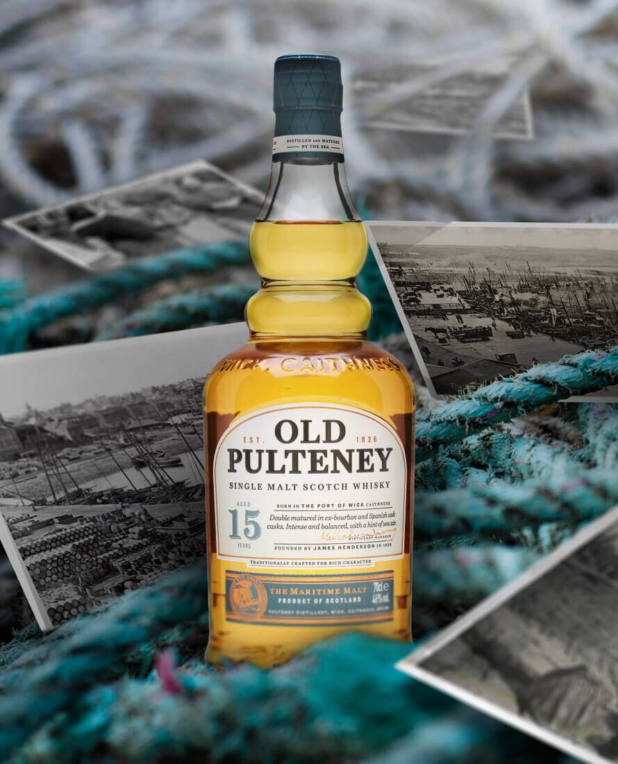  Hình 4. Old Pulteney Whisky 15YO gắn liền với khung cảnh của làng chài