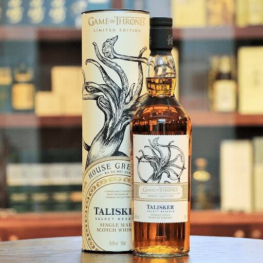 Talisker Select Reserve là một loại Single Malt Scotch Whisky khói đậm đặc với các yếu tố cay, mạnh và ngọt kết hợp với hương vị hàng hải.